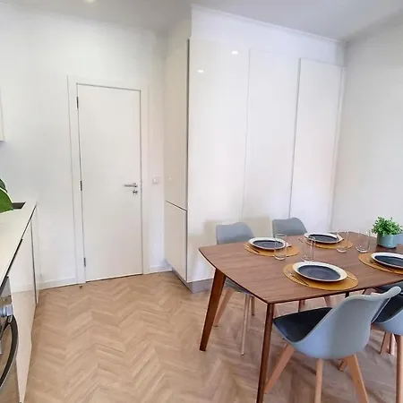 Central Modern Apt Private Patio Ac Apartmán *