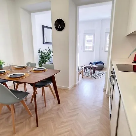 Central Modern Apt Private Patio Ac アパート リスボン