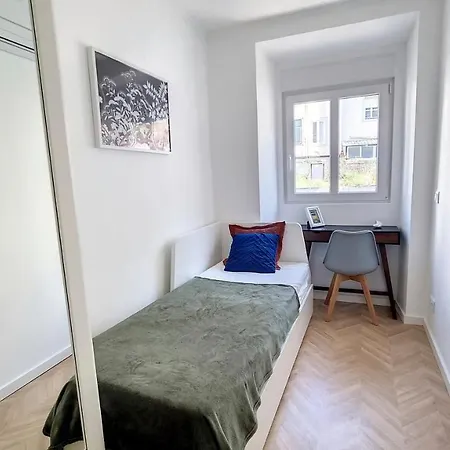Central Modern Apt Private Patio Ac アパート *